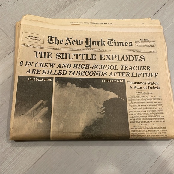 Space Shuttle Challenger - Periodicals from Challenger disaster in 1986 - Picture 3 of 5